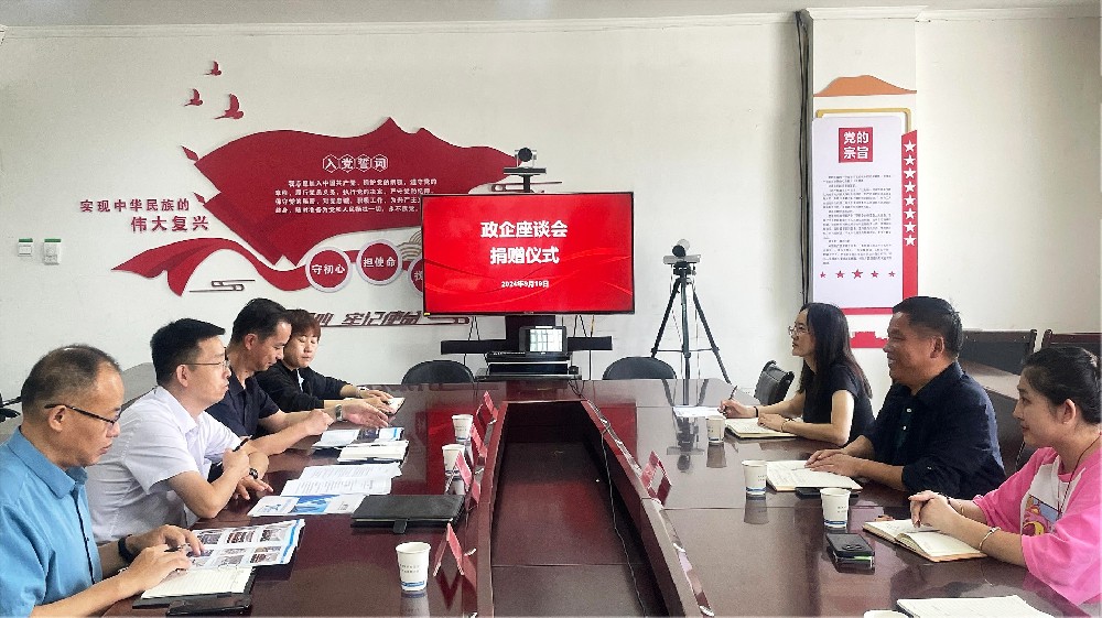 同創(chuàng)科技向庫爾勒市科技局捐贈LED智慧會議屏，助力科技發(fā)展